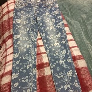 Cute..soft..stretchy flowery jeans!